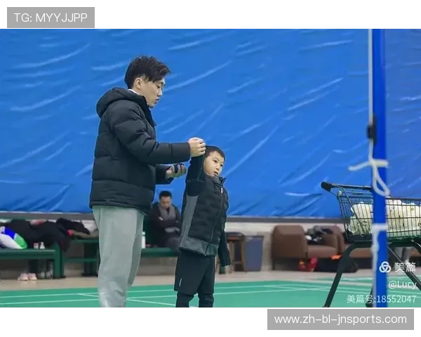 羽毛球教练扔球方法